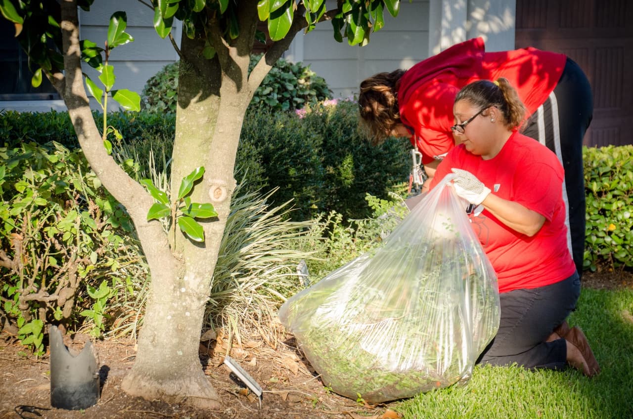 Michael Cordua fue nombrado el ganador del Premio al Liderazgo Hispano y se unió con los Toros Bravos, Chris Polk y las porristas de los Houston Texans en la Casa de Esperanza.