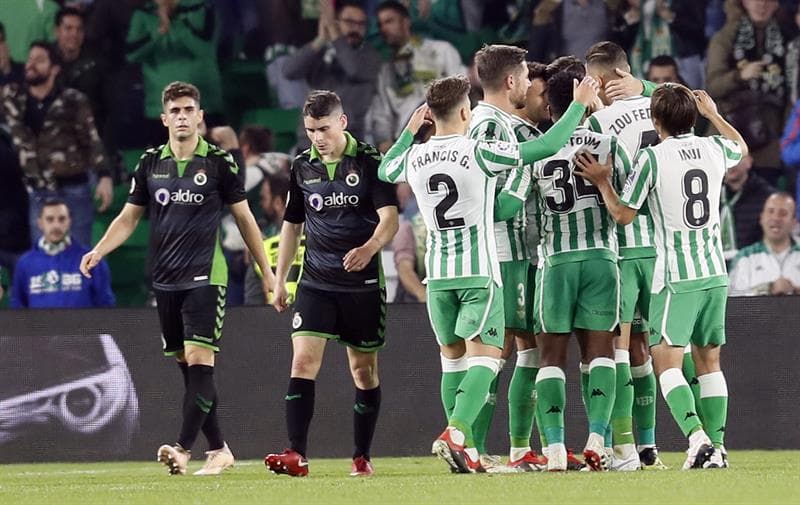 Betis se impuso con claridad 4-0 contra Racing de Santander y sentenció su paso a Octavos de Final de la Copa del Rey, tras dejar el marcador global 5-0 a su favor.