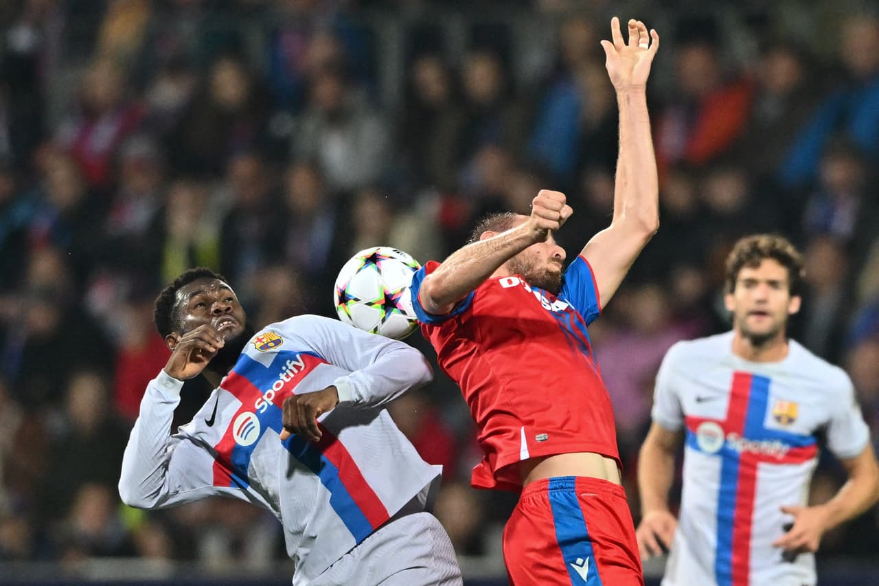 Barcelona goleó 2-4 al Viktoria Plzen en la Doosan Arena de República Checa con un doblete de Ferran Torres y goles de Marcos Alonso y Pablo Torre en la Jornada 6 de la Champions League.
