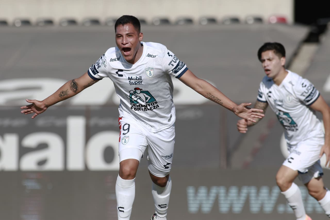 Roberto de la Rosa festeja su gol