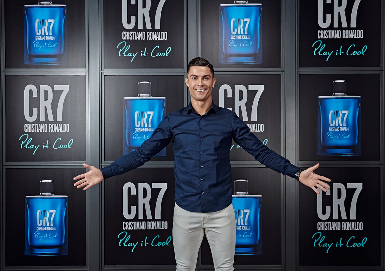 Cristiano cuenta con una cadena de gimnasios en España, una marca de ropa de cama, una línea de perfumes, tres hoteles, marca de ropa, una aerolínea y una de ropa interior.