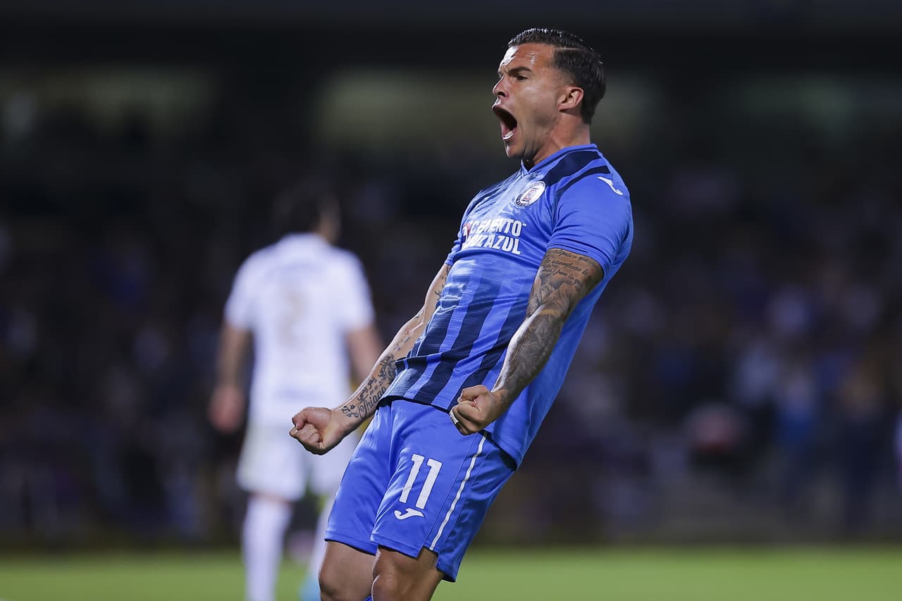 Pumas le pegó 2-1 a Cruz Azul en la ida de las Semifinales de la Liga de Campeones de la Concacaf.