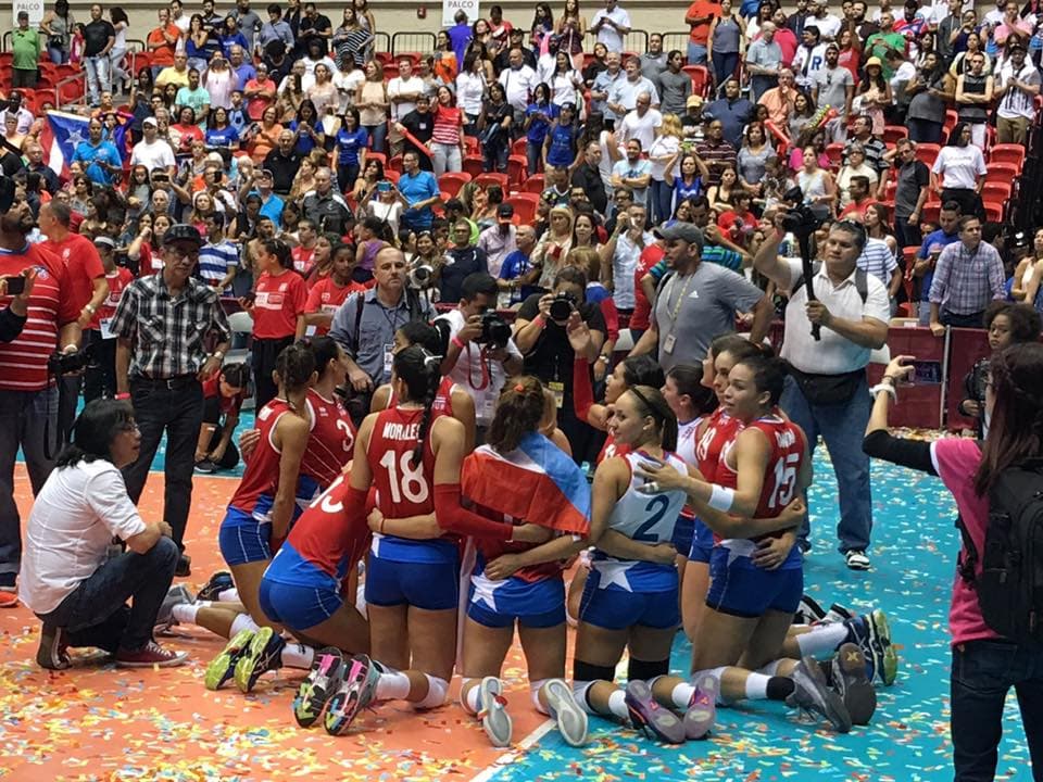 Las boricuas lograron vencer a Kenia en sets consecutivos de 25-8, 25-23 y 25-15. Es la primera vez que voleibol en cancha -ya sea masculino o femenino - que Puerto Rico avanza a unos Juegos Olímpicos. Las boricuas lograron obtener el último pase a Rio.