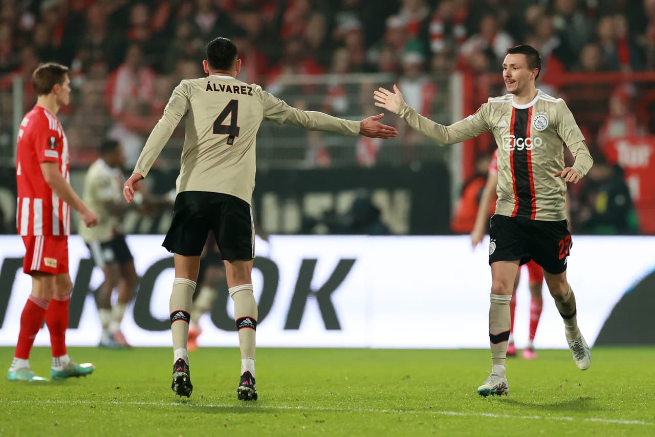 En la segunda parte de la jornada, el Unión Berlín venció 3-1 al Ajax, la Roma le ganó 2-0 al Salzburg, el Rennes derrotó 1-0 al Shaktar y en el platillo fuerte: el Manchester United le ganó 2-1 al Barcelona y por marcador global, los culés quedaron eliminados.