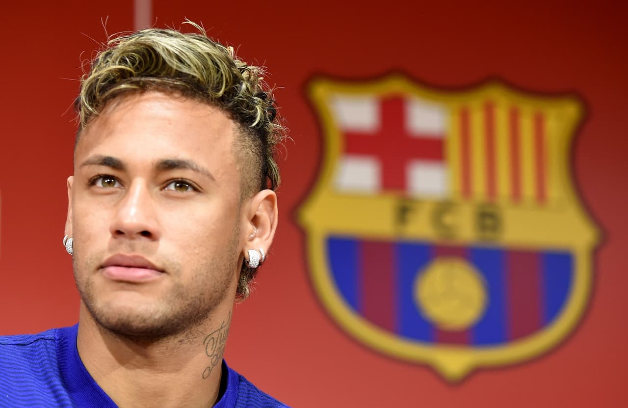 Pero el Barcelona no habría medido las consecuencias de meterse con un equipo al que le sobra el dinero. Ahora el PSG estaría dispuesto a pagar casi 300 millones de dólares para 'robarse' a Neymar con su claúsula de rescisión.