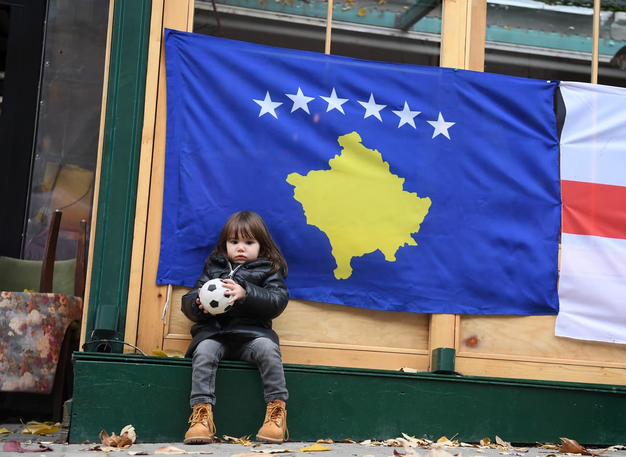 Kosovo es derrotado por Inglaterra 4-0 y es así como los ingleses obtienen su pase a la Euro 2020 como líder de grupo. Los goles fueron anotados por Winks, Kane, Rashford y Mount. Inglaterra se lleva siete victorias y una derrota.