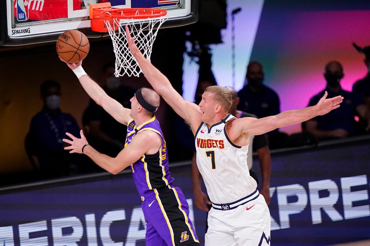 Los Denver Nuggets empataron llegaron a igualar el marcador en el tercer cuarto, pero no fue suficiente. LeBron James anotó 38 puntos y Anthony Davis se mandó con 27; fueron los máximos anotadores del juego.