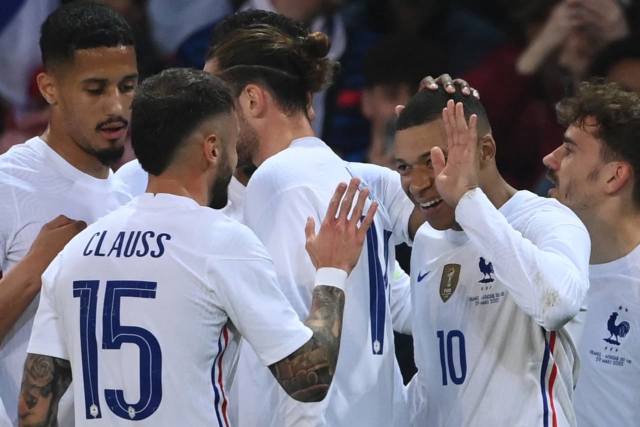 Francia aplasta a Sudáfrica con doblete de Kylian Mbappé