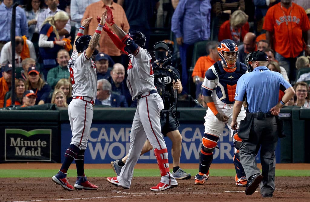Atlanta Braves llegan a Houston para cerrar la serie y con un marcador de 7-0 a favor ponen la elminitario 4-2 y se quedan con la Serie Mundial.