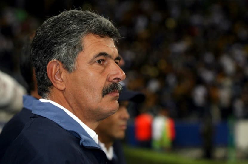 Son siete los DTs que han pasado a la historia con 100 partidos o más dirigiendo a Chivas. Uno de ellos es el
<i>Tuca </i>Ferreti.