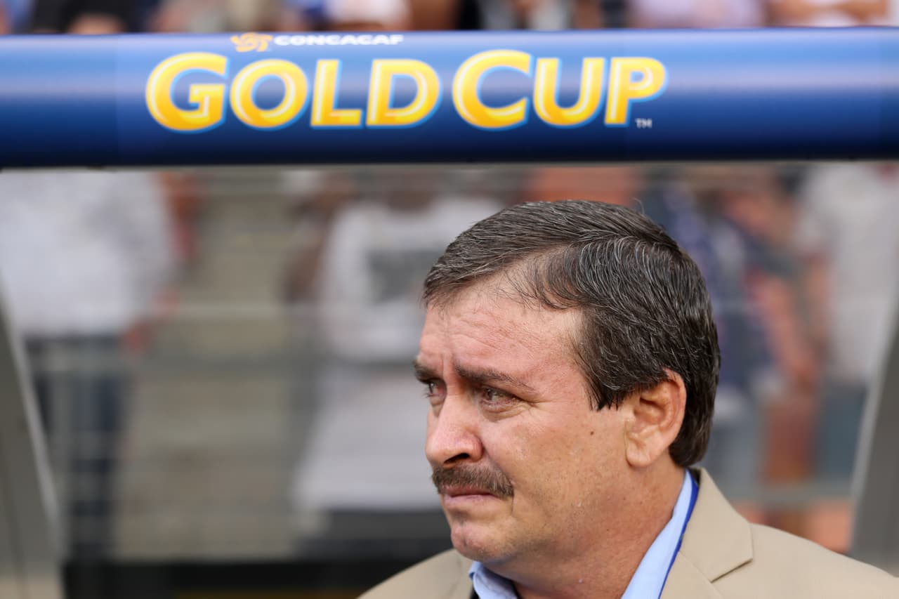 Óscar Ramírez, DT de Costa Rica, reflejó la preocupación en su rostro.