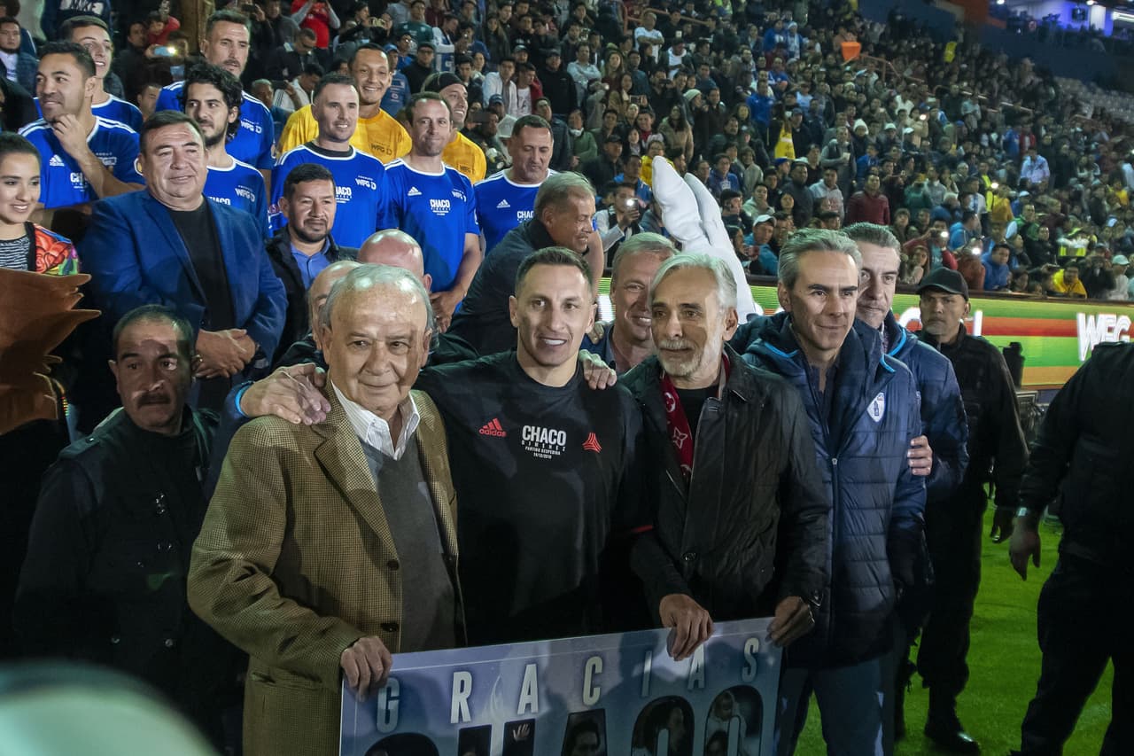 Emoción, goles, amigos, exfutbolistas, jugadores en activo y lágrimas, así se desarrolló la despedida del argentino nacionalizado mexicano.