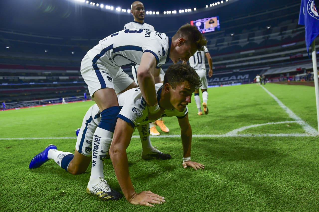 Dinenno rescató el resultado en la recta final para clasificar a la fiesta grande en segundo lugar. | Orbelín Pineda abrió el marcador para los cementeros; Juan Ignacio Dinenno (86’, 90’) emparejó los cartones y dio vuelta al juego en la recta final. Pumas y Cruz Azul clasifican directamente a la Liguilla en las posiciones segunda y cuarta, respectivamente.