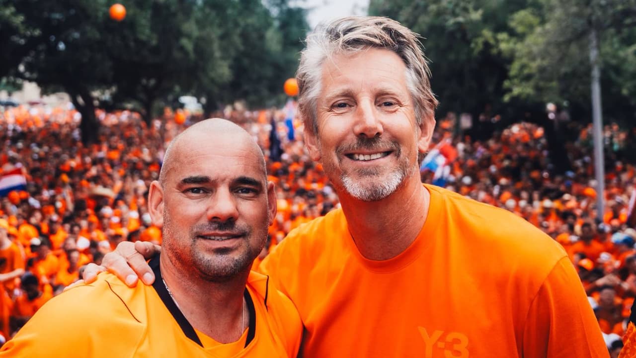 Edwin van der Sar y Wesley Sneijder protagonizan fiesta antes del Países Bajos vs. Suecia