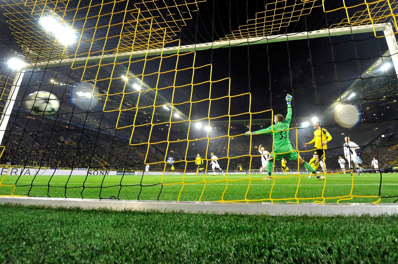 Al minuto 20 llegó el 3-1 para poner el registro de un gol cada 20 minutos y dar muestras de poderío. El Legia trató de defenderse y encerrarse atrás por momentos, pero no tenía con que hacerlo en un partido de esos que rara vez se ven y del cual es imposible sacar conclusiones para el futuro.