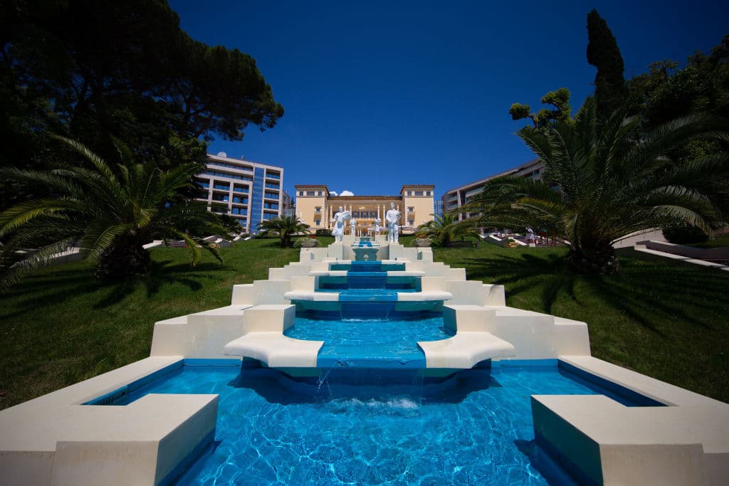 Así es la guarida que Brasil tendrá en Rusia 2018. Balcones con vista al mar, una cancha, áreas de esparcimiento y relajación, y habitaciones de lujo a disposición de los artistas del balón.