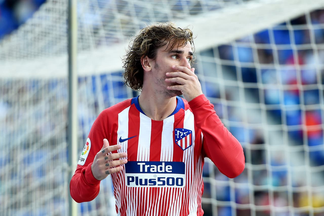 Nuevo capítulo en el caso de Antoine Griezmann, luego de que el diario Sport afirmó que varios miembros del Barcelona, entre ellos Lionel Messi, no apoyarían la llegada del francés luego de que la temporada anterior se negó a llegar al club. Además, Manchester City estaría dispuesto a buscar el fichaje del atacante.