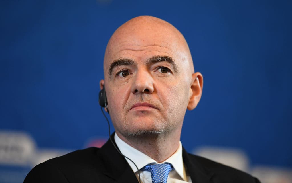 Por eso, una opción que se presenta, sin que sea la opinión del presidente de la FIFA, Gianni Infantino, es que la final de la Copa Libertadores entre River Plate y Boca Juniors se juegue en Abu Dhabi y el ganador se quede para jugar el Mundial de Clubes.