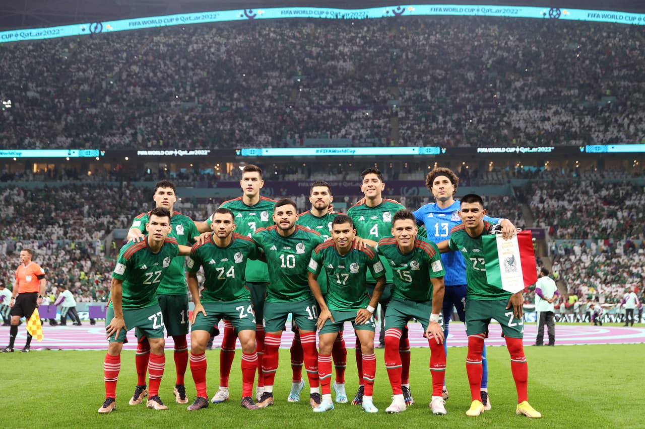LUSAIL CITY, QATAR - NOVEMBER 30: Mexico players line up for the team photos prior to the FIFA World Cup Qatar 2022 Group C match between Saudi Arabia and Mexico at Lusail Stadium on November 30, 2022 in Lusail City, Qatar. (Photo by Michael Steele/Getty Images)