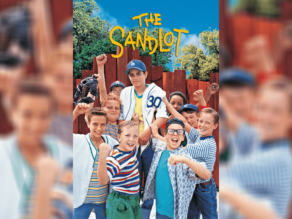 <b>The Sandlot / Nuestra pandilla</b>
<br>Un niño nuevo, y un poco tímido, se muda a un vecindario donde es rechazado por no saber jugar béisbol, pero poco a poco aprende el deporte y se une a un grupo de niños que juegan en un lote a la pelota y juntos tienen un sinfín de aventuras.