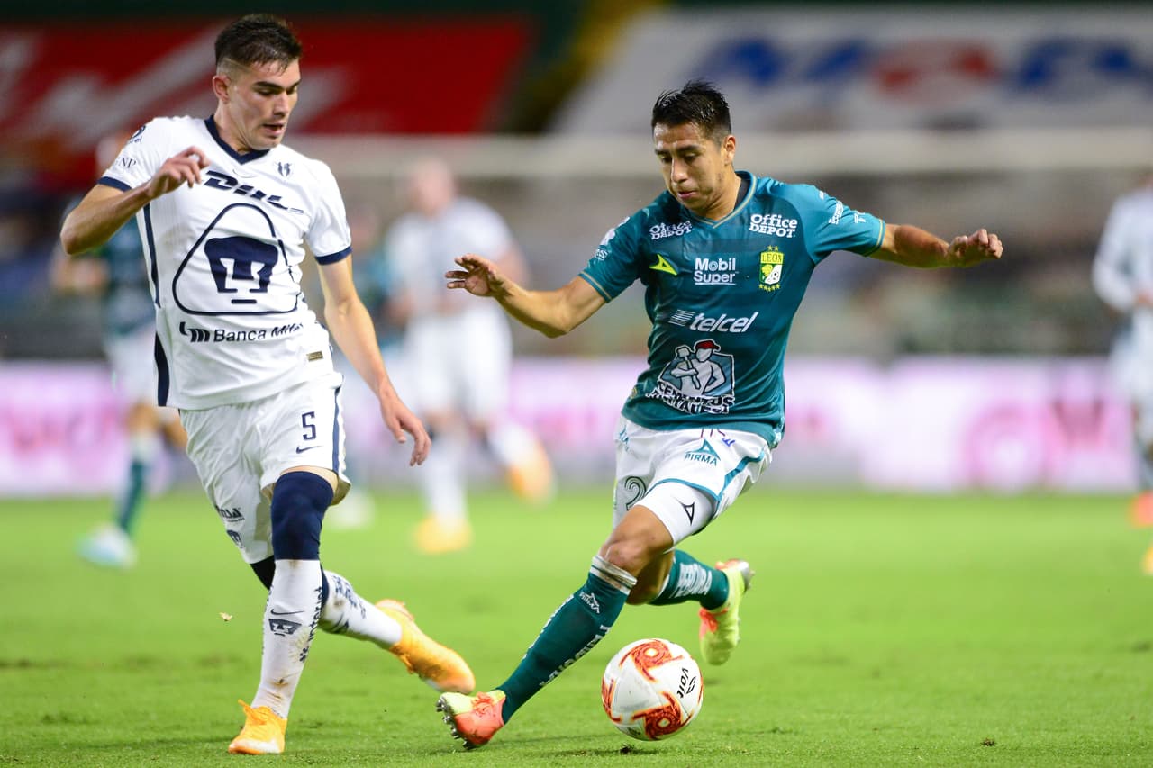 León aprovecha los espacios que deja Pumas, y empiezan a acercarse al 2-0.