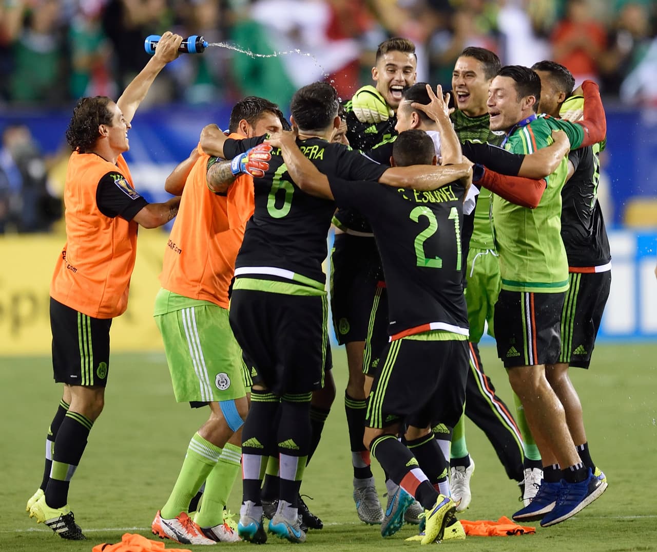 México es el rival del sector a vencer y también de la zona. Recientemente ganó la Copa Oro y su pase a la Confederaciones en un duelo único ante EE.UU., en ese inter perdió a Miguel Herrera como técnico por un conflicto con un periodista que terminó a golpes.
