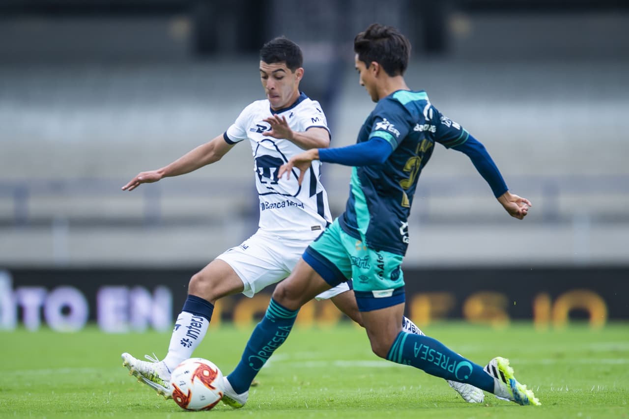 Erik Lira - El mexicano militaba en las fuerzas básicas del club capitalino cuando comenzaba a brillar entre las jóvenes estrellas de Pumas.