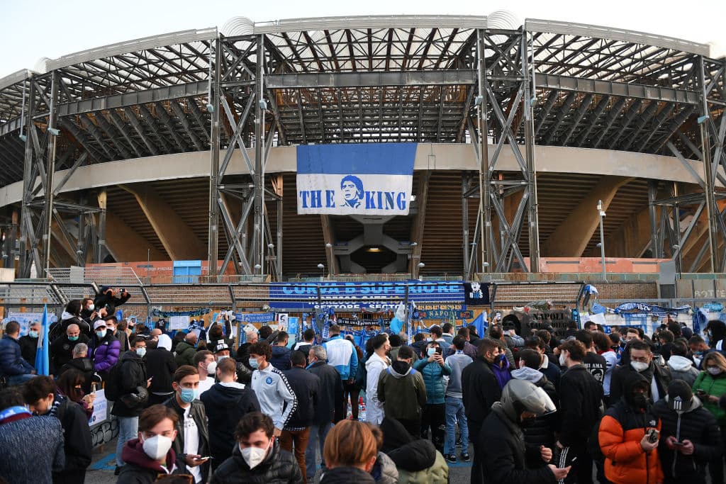 Al parecer, el nombre del estadio donde Napoli juega de local, podría llevar el nombre del mítico jugador argentino recientemente fallecido. El cuadro napolitano y el conjunto croata se medirán en la cuarta fecha de la justa europea.