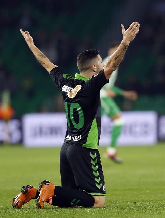 La tristeza de Racing quedó plasmada en esa impotencia, que de hecho le abriría el camino a otro gol de los locales.