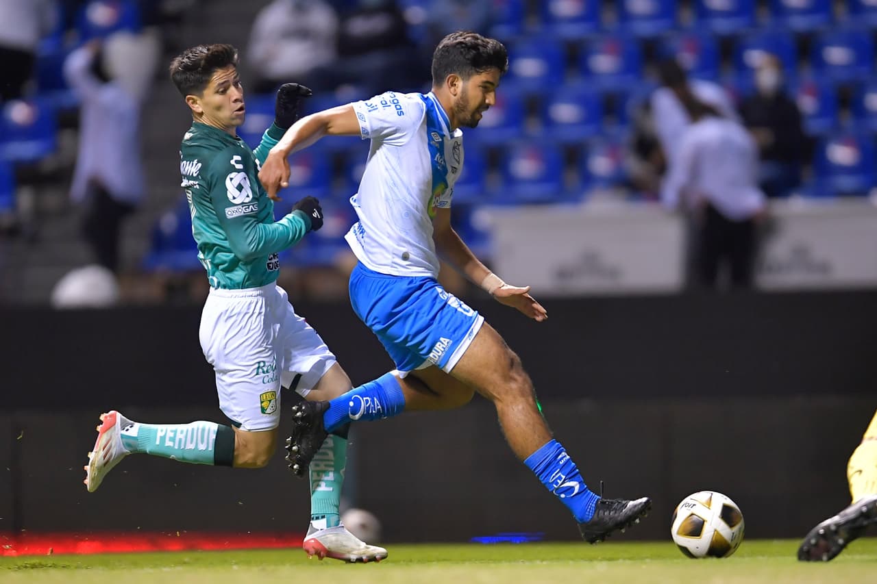 Puebla consigue la primer derrota de la Liguilla luego de remontar al León 2-1 gracias a las anotaciones de Pablo Parra y Maximiliano Araujo.