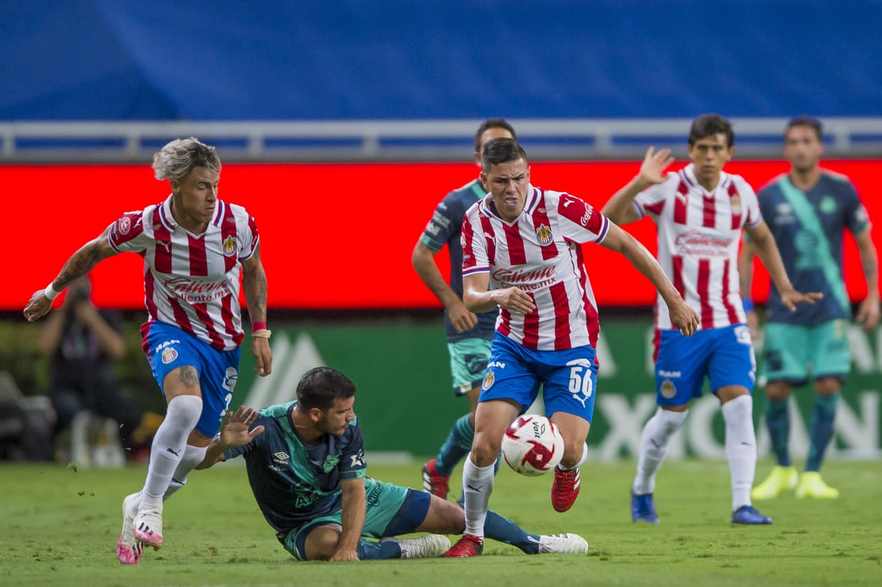 Hacia los primeros 10’, Guadalajara mantenía la posesión del balón.