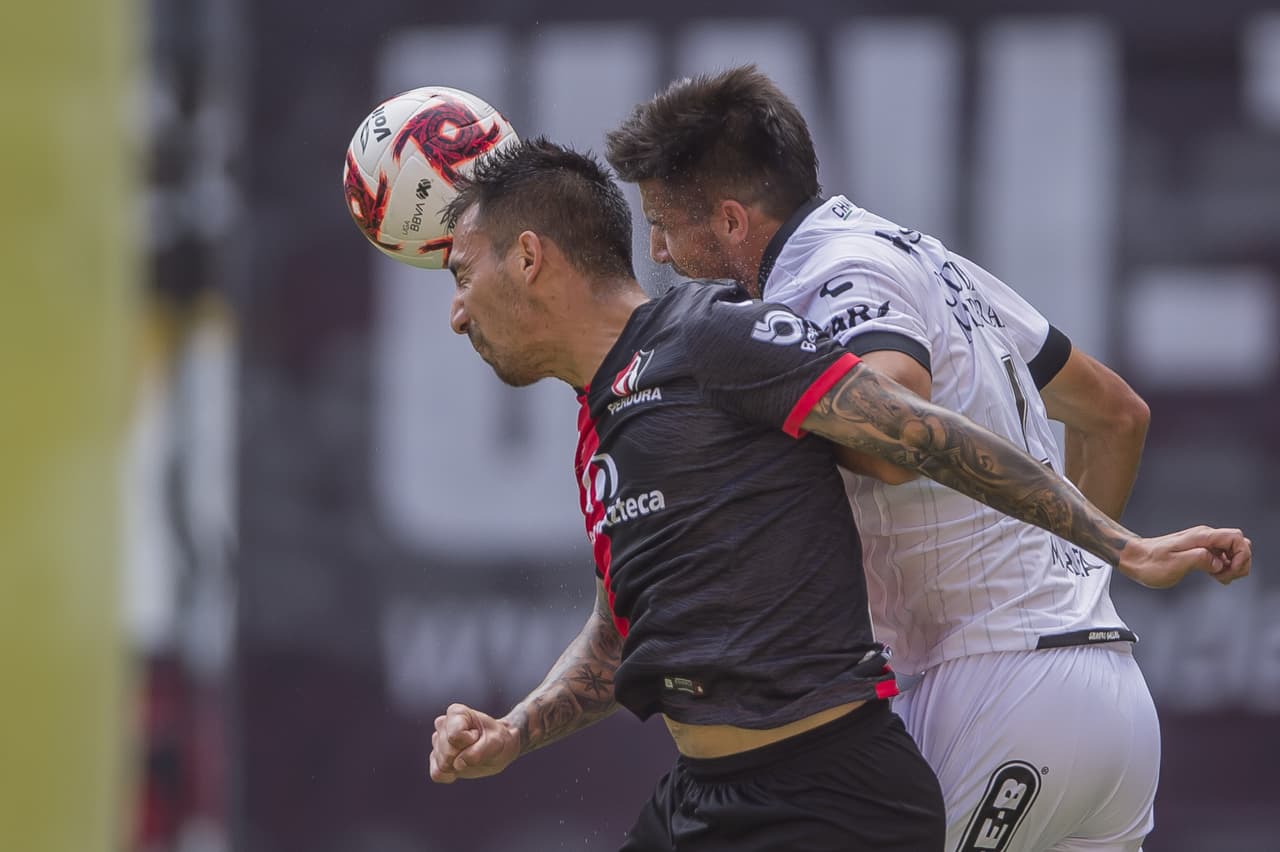 Atlas se acercaba volvía a tocar la puerta a los 34’, pero en esta ocasión el cancerbero de Querétaro estaba preparado.