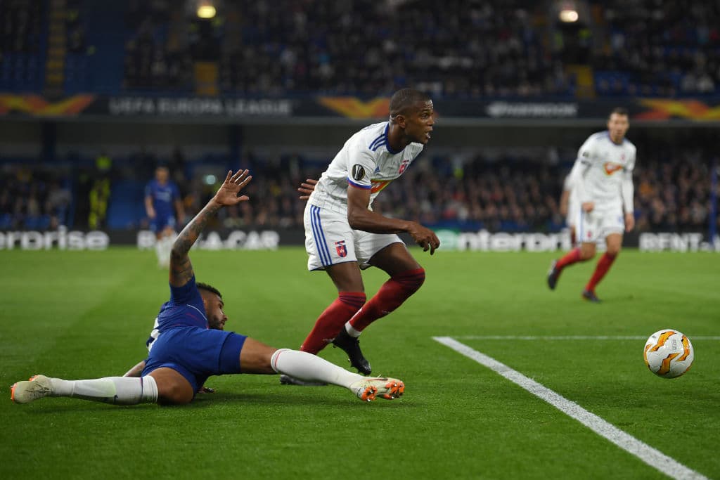 Sin embargo, el equipo húngaro supo cómo hacer resistencia a los ataques del cuadro inglés.