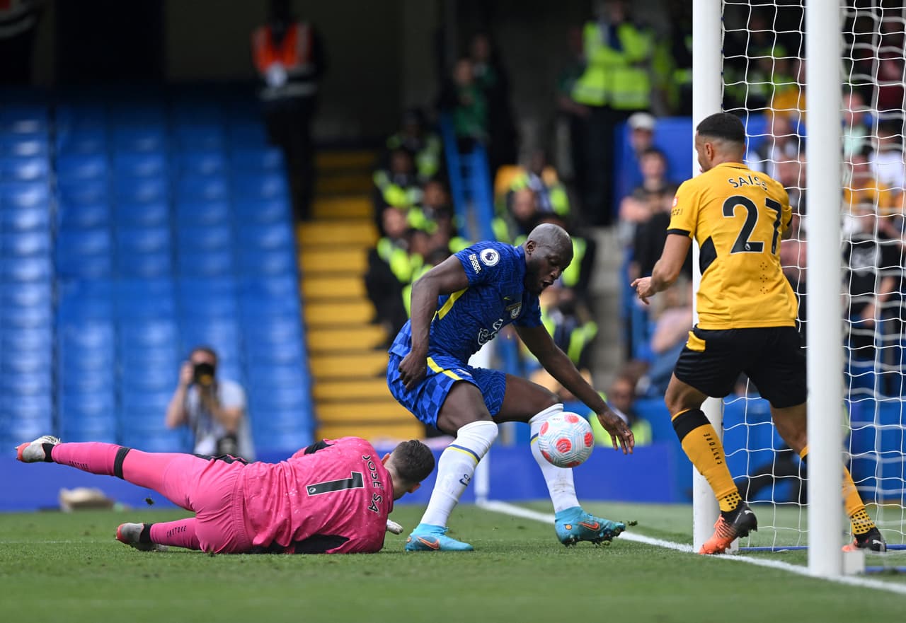 Con Raúl Jiménez, Wolves remontó un 2-0 y le empató 2-2 de último minuto al Chelsea de Christian Pulisic.