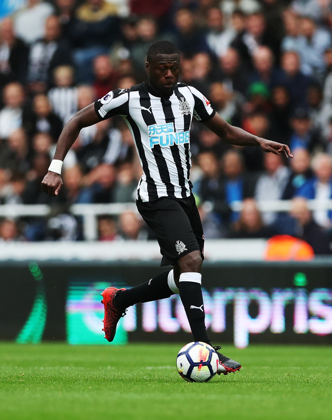 Se dice que el West Ham buscaría a Chancel Mbemba, del Newcastle, para mejorar su plantel de cara a la segunda mitad de la Premier y evitar el descenso.