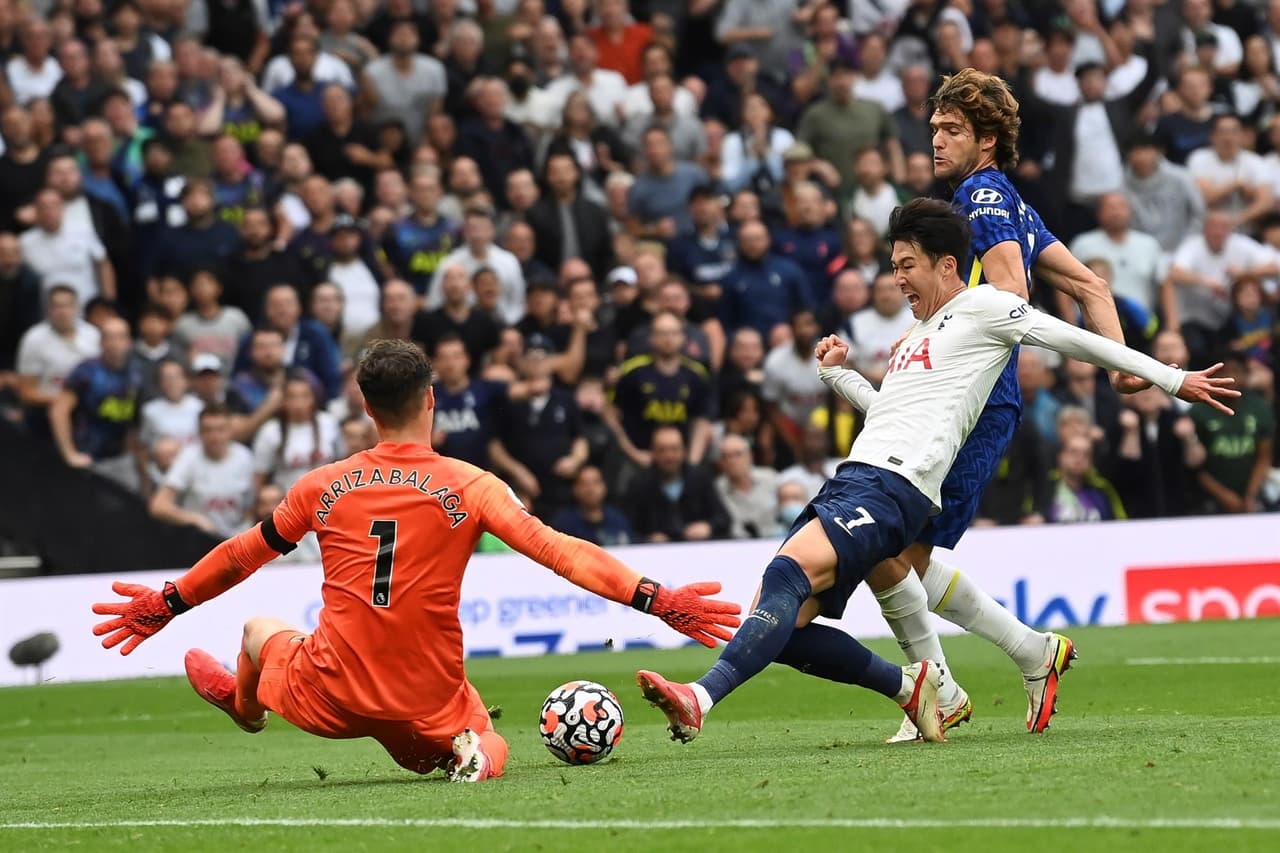Chelsea barrió al Tottenham 3-0 con goles de Thiago Silva al 49’, de N’Golo Kanté al 57’ y, para terminar con broche de oro, Antonio Rüdiger nos regala una anotación al minuto 90+2’, para cerrar la quinta Jornada de la Premier League.