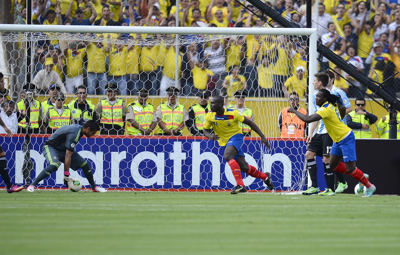 Sin embargo, Segundo Castillo encontró el camino al empate en al 16' con un cabezazo en el área argentina.
