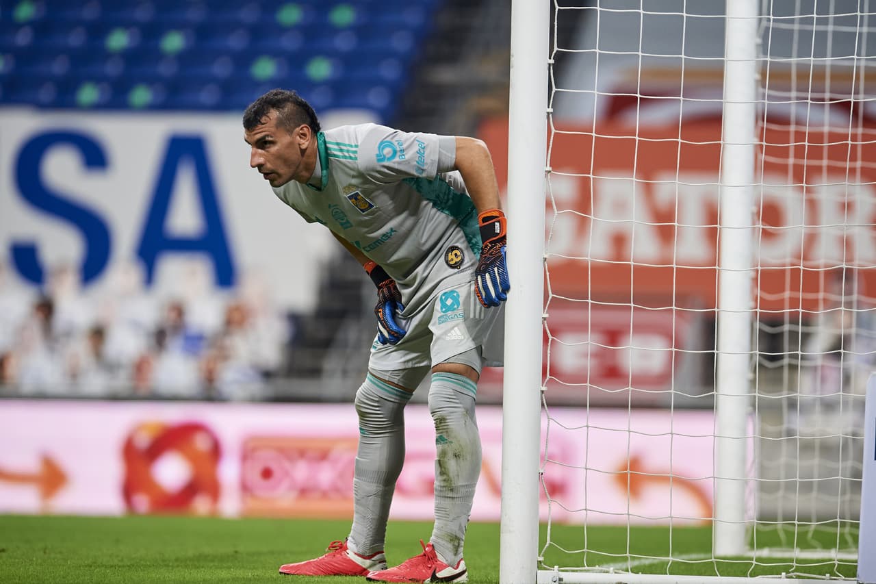 Los del ‘Turco’ buscaban hacer daño con jugadas a balón parado.
