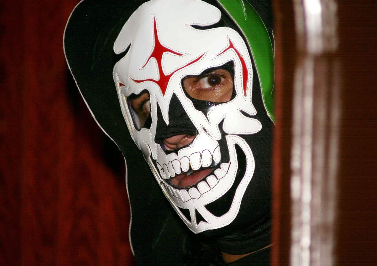 <b>L. A. Park</b>- El icónico luchador trabajó como independiente, luchó en multitud de empresas de lucha libre profesional de todo el mundo, como el Consejo Mundial de Lucha Libre, AAA, World Championship Wrestling, Total Nonstop Action Wrestling, Extreme Championship Wrestling y New Japan Pro Wrestling.