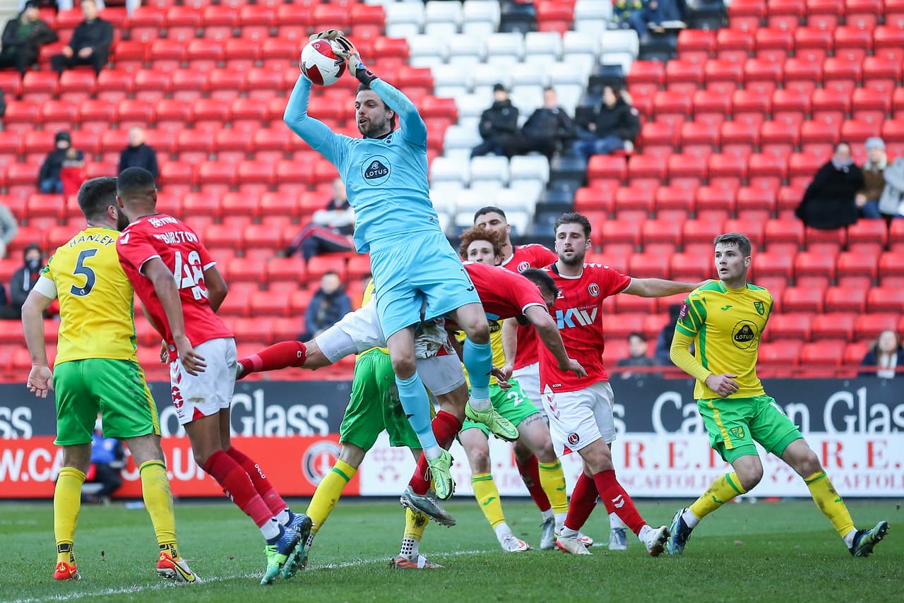 Norwich se impuso por la mínima ante Charlton en la FA Cup, con gol durante los últimos minutos del encuentro por parte de Milot Rashica.