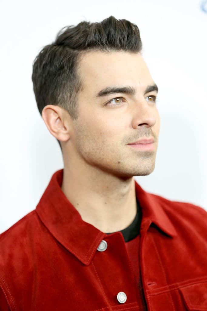 No se ha confirmado la participación de sus hermanos durante la premiación, pues prefirió no arruinar las sorpresas.