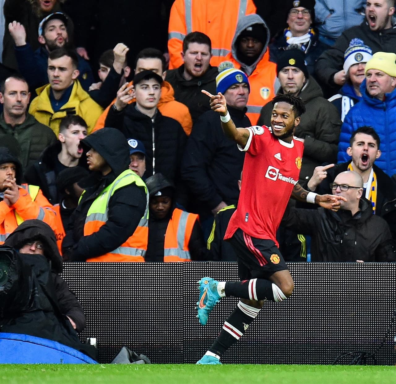 Leeds cae con goliza ante el Manchester United en casa, al cierre de la J26 en la Premier League. Harry Maguire y Bruno Fernandes ponían arriba a los Red Devils durante la primera mitad, pero Rodrigo Moreno y Raphinha igualaban el marcador al minuto 54', ya después Frederico Rodrigues y Anthony Elanga despegaron los números para cerrar 4-2.
