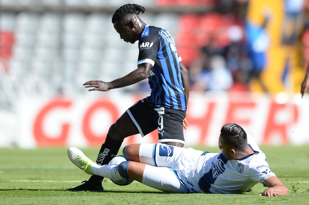 Los locales tenían mayor posesión del balón pero no generaban ocasiones de peligro en el área rival.