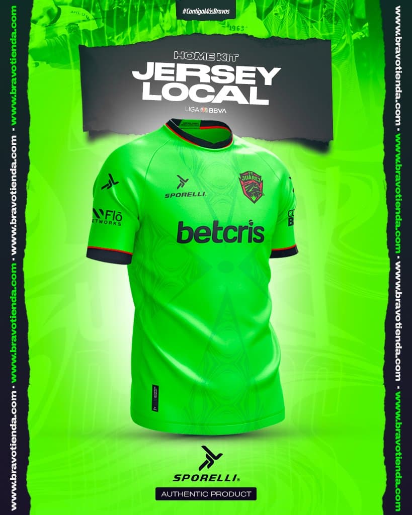 Con su verde característico, Juárez tiene una playera de local muy pulcra.