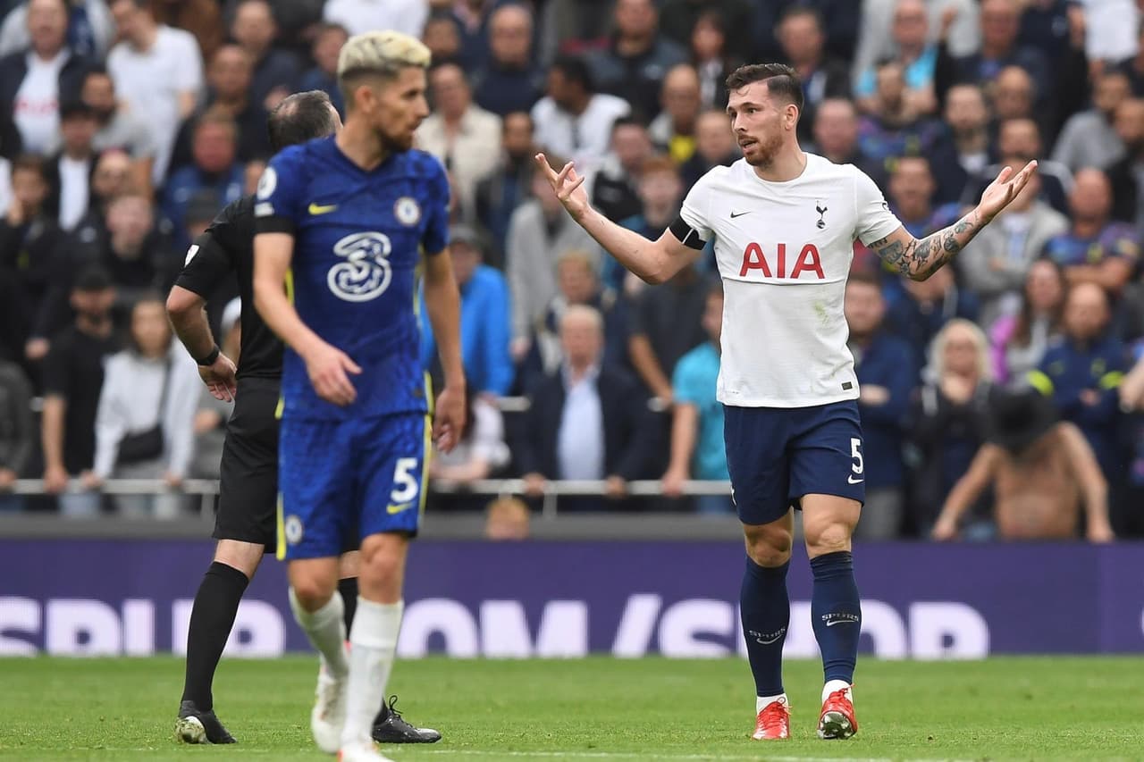 Chelsea barrió al Tottenham 3-0 con goles de Thiago Silva al 49’, de N’Golo Kanté al 57’ y, para terminar con broche de oro, Antonio Rüdiger nos regala una anotación al minuto 90+2’, para cerrar la quinta Jornada de la Premier League.