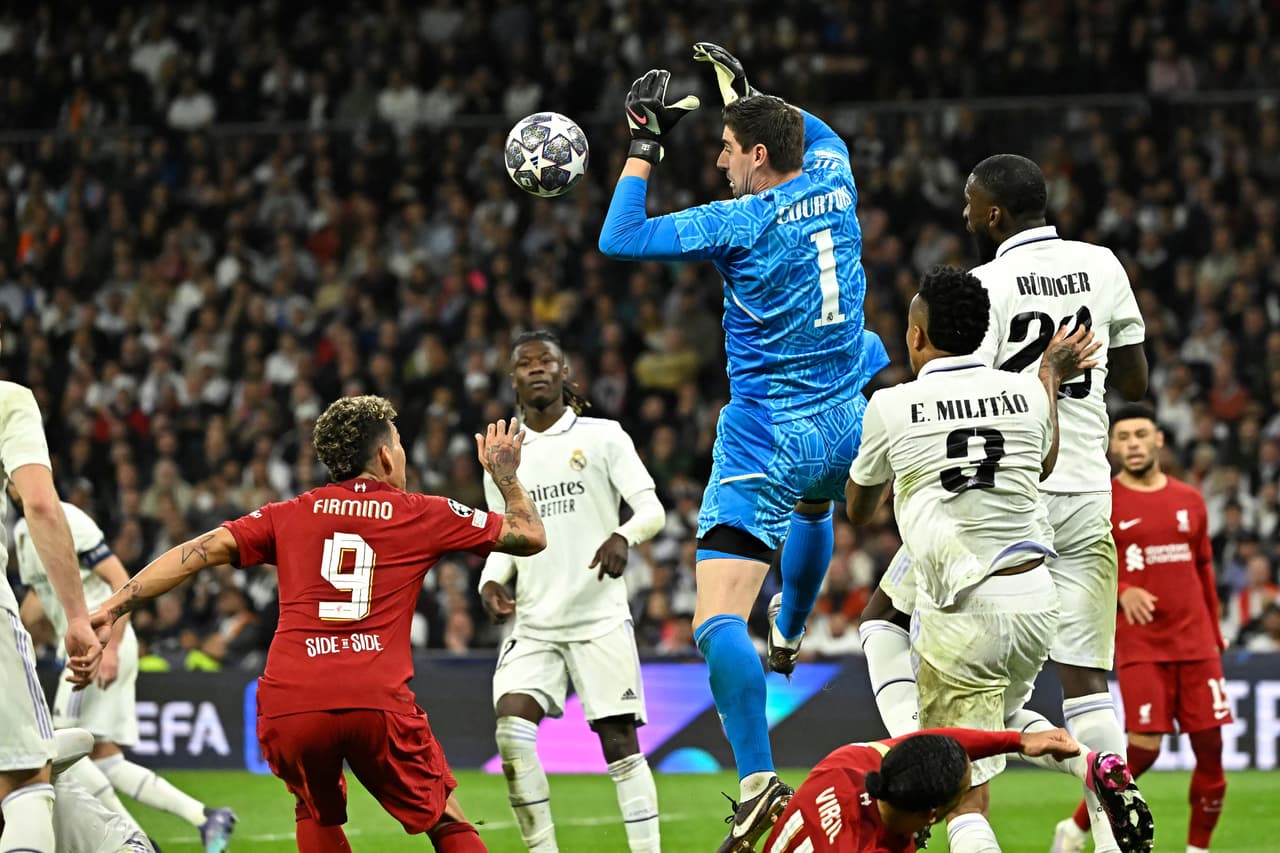 Karim Benzema hizo el único gol del partido para un global de 6-2 sobre Liverpool y sellar su pase a los Cuartos de Final de la UEFA Champions League.