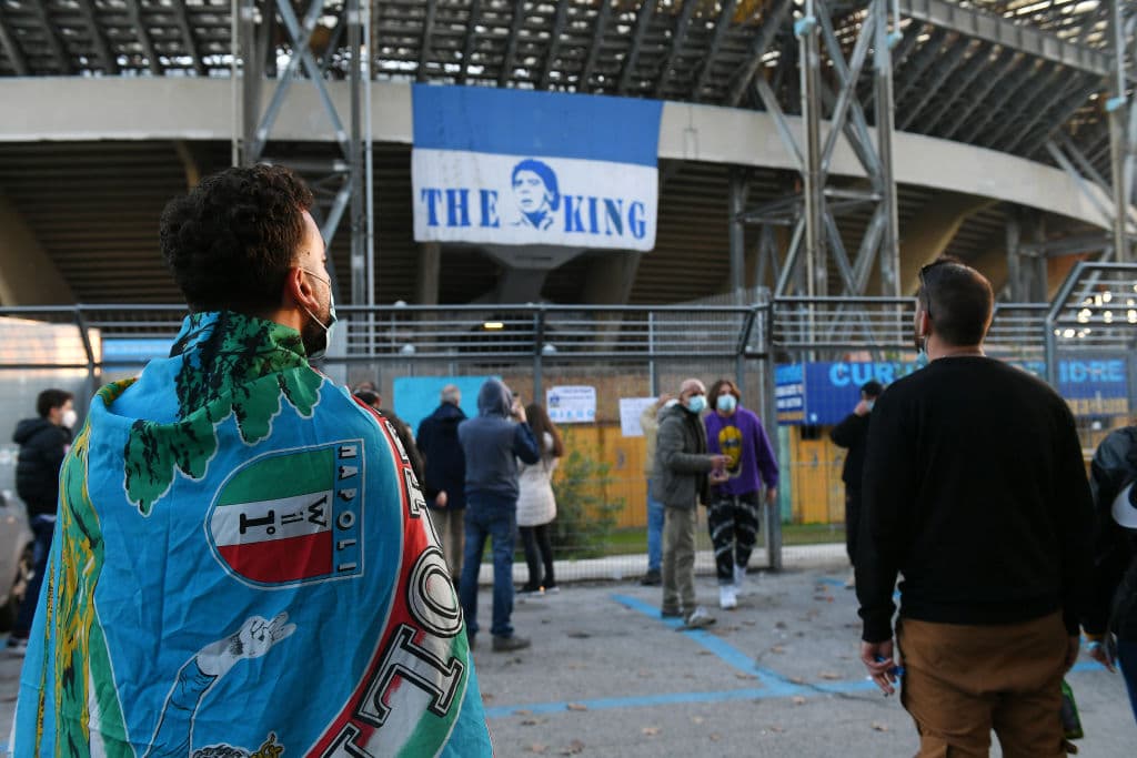 Al parecer, el nombre del estadio donde Napoli juega de local, podría llevar el nombre del mítico jugador argentino recientemente fallecido. El cuadro napolitano y el conjunto croata se medirán en la cuarta fecha de la justa europea.