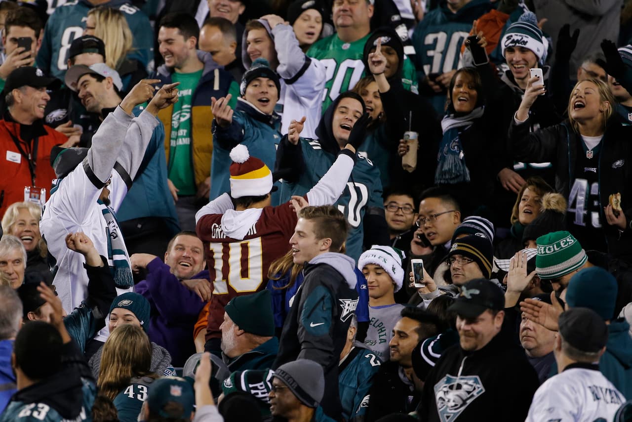 Los fans pidieron sus deseos para Navidad, ¿cuántos se cumplieron? checa las mejores tomas de los aficionados de la NFL en la Semana 16.