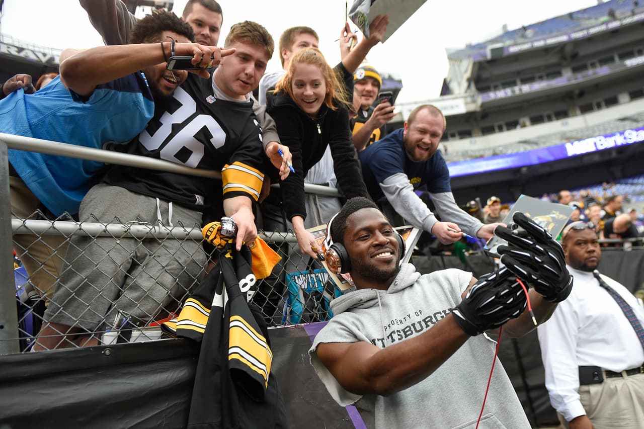 Los fans pidieron sus deseos para Navidad, ¿cuántos se cumplieron? checa las mejores tomas de los aficionados de la NFL en la Semana 16.