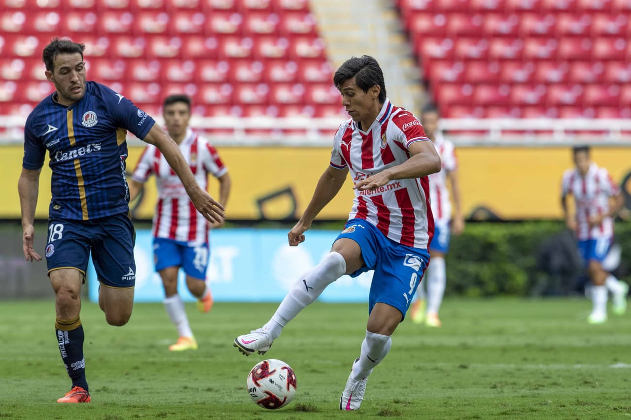 José Juan Macías tocaba la puerta a los 12’, pero el balón salía ligeramente desviado.